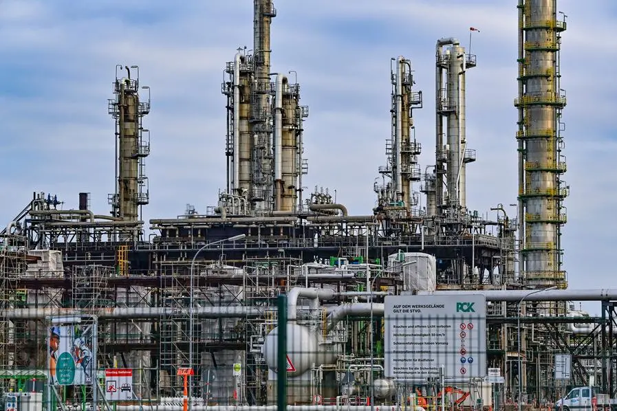 25 February 2022, Brandenburg, Schwedt: Industrial facilities on the site of PCK-Raffinerie GmbH. According to the company, the supply of crude oil from Russia via the \\\"Freundschaft\\\" pipeline to the PCK oil refinery in Schwedt is currently running reliably and without any problems. The Russian energy group Rosneft took over a large part of the PCK oil refinery in Schwedt last year. More than 1100 people work at the refinery. The \\\"Friendship\\\" pipeline from Russia, which supplies 25 percent of Germany's crude oil, according to the refinery, ends there. Rosneft is the largest Russian oil producer. The refinery in the Uckermark region processes 12 million tons of crude oil annually, according to the company, making it one of the largest processing sites in Germany. Photo by: Patrick Pleul/picture-alliance/dpa/AP Images