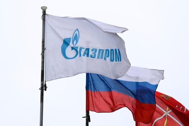 03 March 2022, Russia, St. Petersburg: A flag with the Gazprom logo flies at a branch of the Russian state-owned corporation in St. Petersburg. Photo by: Igor Russak/picture-alliance/dpa/AP Images