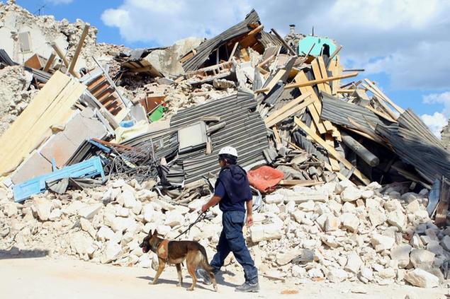 Il terremoto in Abruzzo (Foto: Roberto Monaldo / LaPresse)