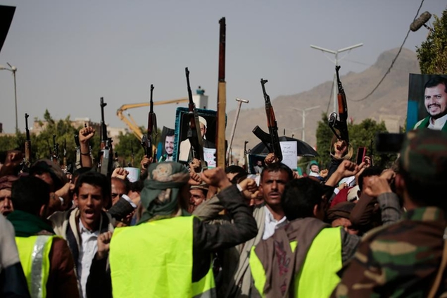 03 June 2022, Yemen, Sanaa: Houthi supporters hold weapons and chant slogans during a protest against USA and Saudi Arabia calling on the end of war in Yemen, a day after the truce was renewed in Sanaa. Photo by: Hani Al-Ansi/picture-alliance/dpa/AP Images