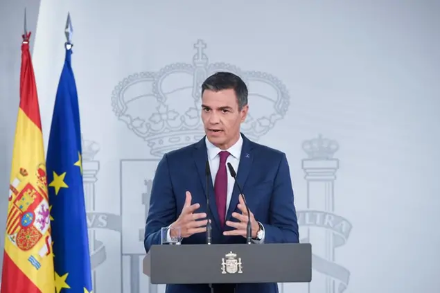 Il leader socialista dopo la consultazione col re. Foto AP