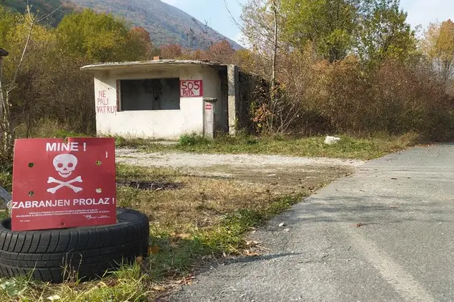 Campi minati lungo la rotta\\u00A0Bosnia Croazia, tratti Bihac Karlovac (foto di Maurizio Pagliassotti)