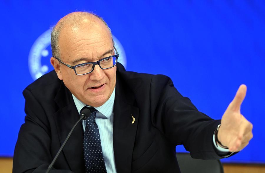 Così assicurazioni e banche sono entrate nella scuola pubblica
