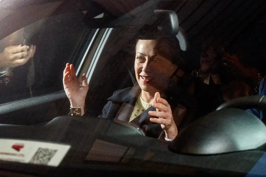 Foto Roberto Monaldo / LaPresse 28-09-2022 Roma (Italia) Politica Giorgia Meloni esce dalla Camera dei Deputati dopo una giornata tra incontri e analisi di dossier su crisi energetica Nella foto Giorgia Meloni 28-09-2022 Rome (Italy) Politics Giorgia Meloni leaves the Chamber of Deputies In the pic Giorgia Meloni