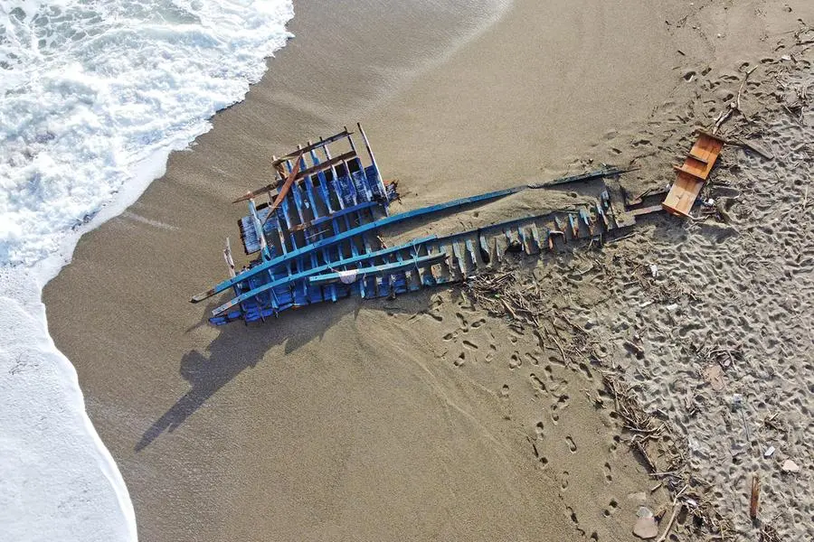 Foto Giovanni Isolino/LaPresse 27 Febbraio 2023 , Italia -Crotone - Steccato di Cutro - news, cronaca - attualita’ . Nella foto: Ricerche in mare e in spiaggia da parte delle forze dell’ordine dopo la tragedia in mare del barcone di migranti davanti la costa calabra. Photo Giovanni Isolino/LaPresse 27 February 2023, Italy - Crotone - Steccato di Cutro - news , In the photo: Searches at sea and on the beach by the police after the tragedy at sea of the boat of migrants in front of the Calabrian coast.
