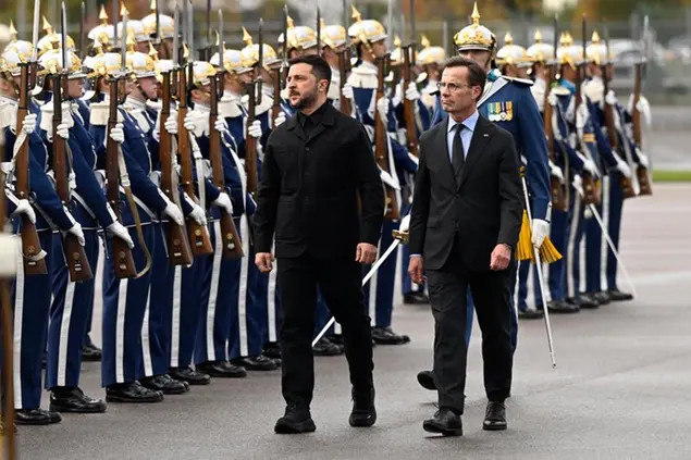 Volodymyr Zelensky con il primo ministro svedese Ulf Kristersson