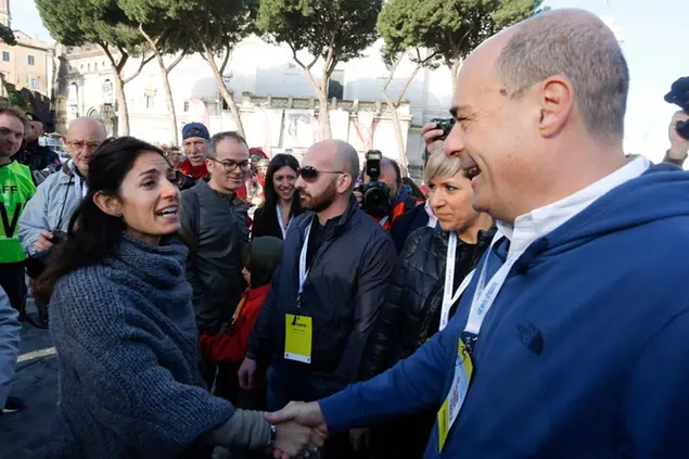 08/04/2018 Roma. 24 edizione della Maratona di Roma. Nella foto la sindaca Virginia Raggi col presidente della Regione Lazio Nicola Zingaretti.