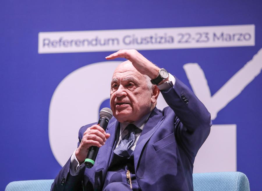 Meloni se ne frega e riattacca. E lavora per levare la pg ai pm