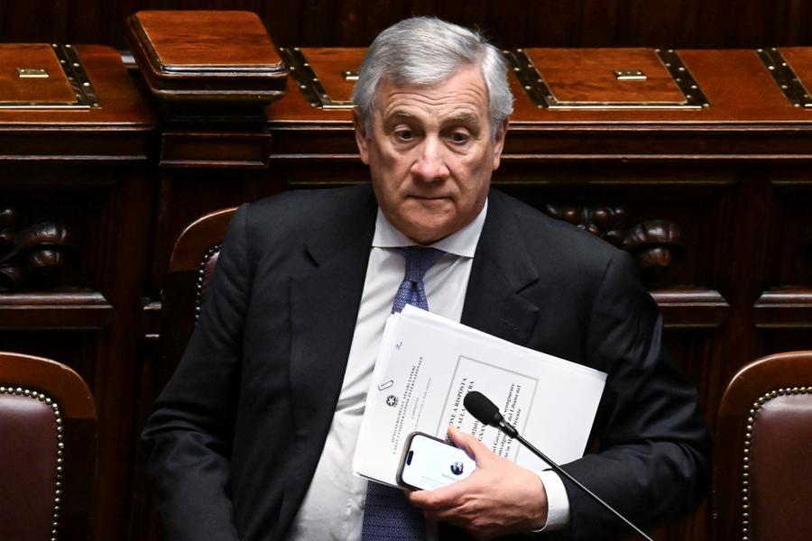 Polveriera Forza Italia, Tajani ingoia Costa per salvare il governo