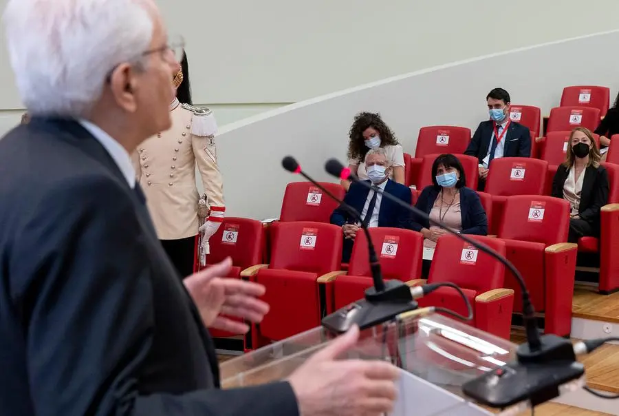 Trento - Il Presidente della Repubblica Sergio Mattarella e i familiari di Antonio Megalizzi nel corso della cerimonia di conferimento della laurea magistrale a titolo d’onore in European and International Studies, oggi 15 luglio 2021. (Foto di Paolo Giandotti - Ufficio per la Stampa e la Comunicazione della Presidenza della Repubblica)