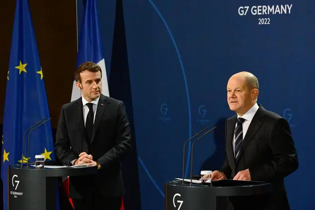 French President Emmanuel Macron, left, and German Chancellor Olaf Scholz attend a media conference head of their meeting at the chancellery in Berlin, Germany, Tuesday, Jan. 25, 2022. German and French leaders are meeting in Berlin over the Ukraine crisis and other European issues. (AP Photo/Markus Schreiber, Pool)