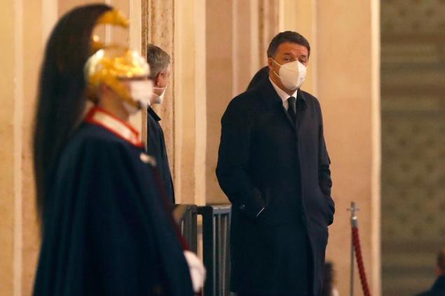 Matteo Renzi all'arrivo al Quirinale per le consultazioni (AP Photo/Alessandra Tarantino)