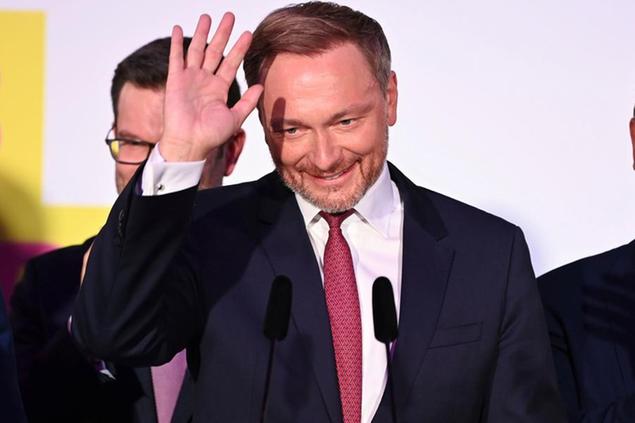 Christian Lindner, FDP party leader, and the Liberal party leadership waves at the FDP election party after the first forecasts were announced, in Berlin, Sunday, Sept. 26, 2021. Exit polls show the center-left Social Democrats in a very close race with outgoing Chancellor Angela Merkel\\u00E2\\u20AC\\u2122s bloc in Germany\\u00E2\\u20AC\\u2122s parliamentary election, which will determine who succeeds the long-time leader after 16 years in power. (Sebastian Kahnert/dpa via AP)
