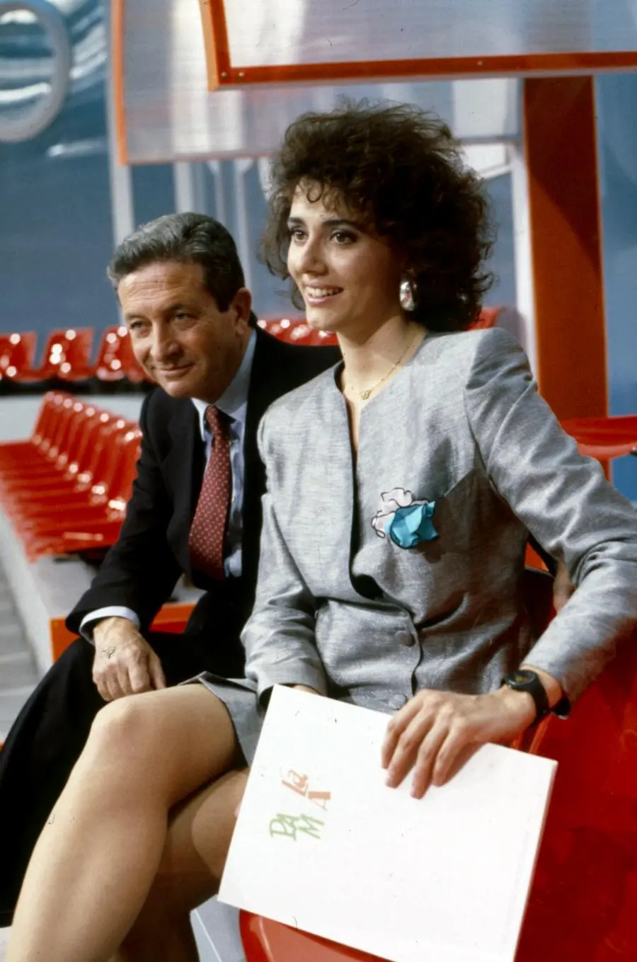 Anni' 90 Archivio Storico Olycom/Lapresse Luciano Rispoli (Reggio Calabria, 12 luglio 1932 – Roma, 26 ottobre 2016) è stato un conduttore televisivo, autore televisivo e conduttore radiofonico italiano, oltre che ex direttore del Dipartimento Scuola Educazione della Rai (1977-1987). Nella Foto: Luciano Rispoli e Anna Carlucci