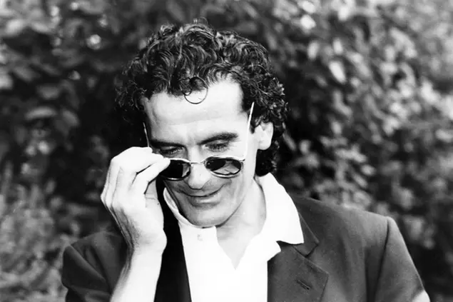 1996 Archivio Storico Massimo Troisi (San Giorgio a Cremano, 19 febbraio 1953 – Roma, 4 giugno 1994) è stato un attore, regista, sceneggiatore, poeta e cabarettista italiano. Nella foto: Massimo Troisi