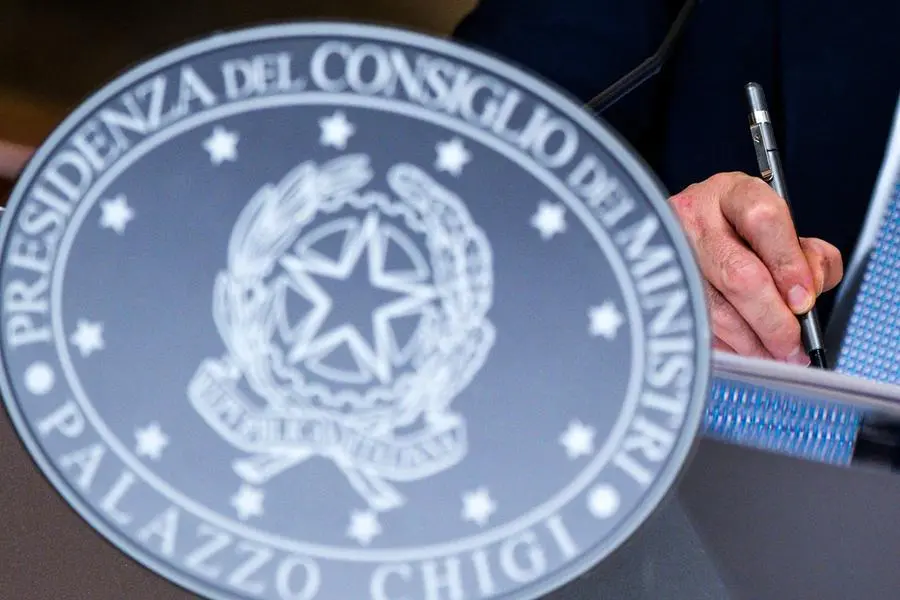 Foto Angelo Carconi/LaPresse/POOL Ansa 04-11-2020 Roma, Italia PoliticaNuovo Dpcm del 4 novembre, il premier Giuseppe Conte in conferenza stampa presenta il nuovo dpcm Nella Foto Giuseppe ContePhoto Angelo Carconi/LaPresse/POOL Ansa November 4. 2020 Rome, ItalynewsItalian Prime MinisterGiuseppe Conte attends a press conference to present the new measures contained in the new Ministerial Decree (DPCM) for the Covid-19 emergency, at the Palazzo Chigi in Rome, Italy, 04 November 2020.