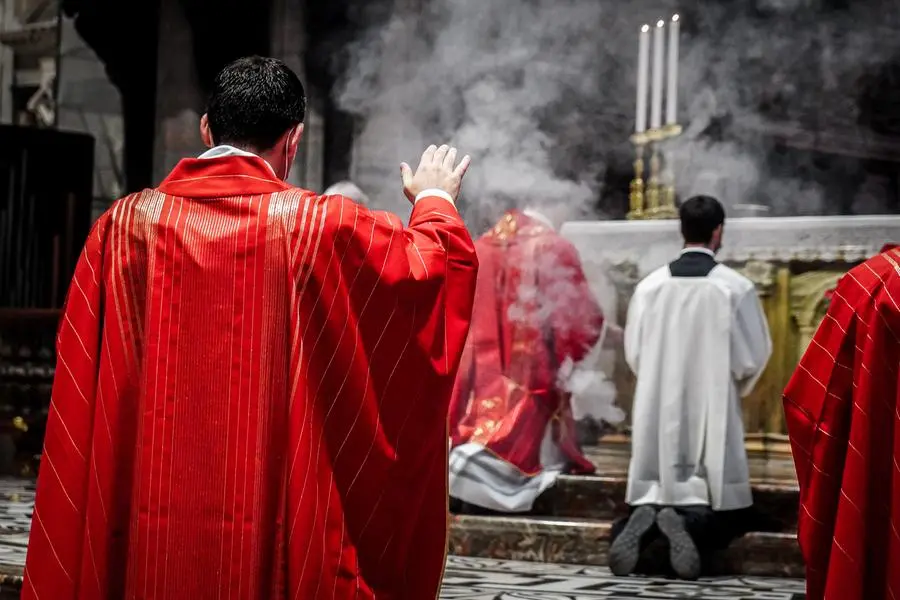 12/06/2021 Milano, Duomo, l' Arcivescovo di Milano ordina 10 nuovi preti e 4 missionari del Pime.