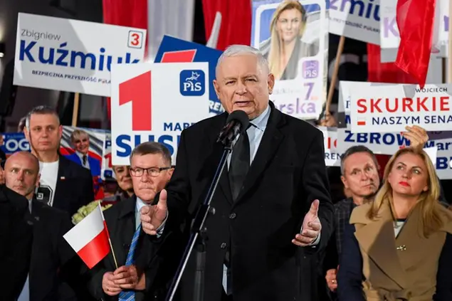 (Jaroslaw Kaczynski, leader del Pis, durante un evento della campagna elettorale. Foto Pis)
