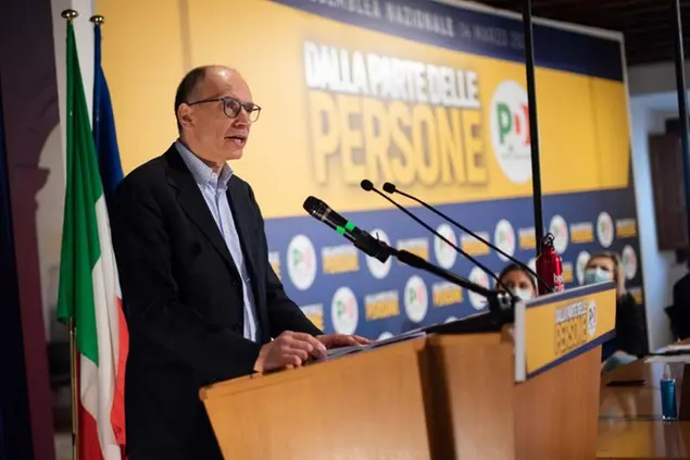 Enrico Letta nel corso dell'assemblea nazionale alla sede del Nazareno