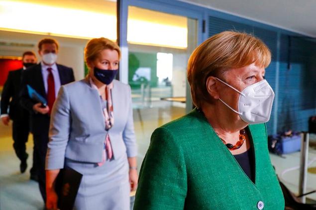 German Chancellor Angela Merkel, center, and Minister for Family Affairs, Senior Citizens, Women and Youth, Franziska Giffey arrive for the National Integration Summit at the Chancellery in Berlin, Germany, Oct. 19, 2020. (Fabrizio Bensch/Pool via AP)