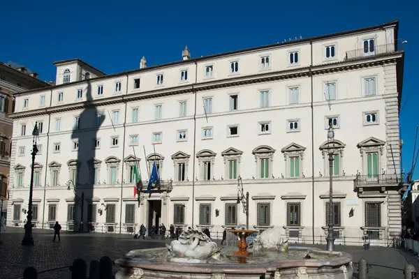 Foto della facciata di Palazzo Chigi dal sito del governo (Tiberio Barchielli)