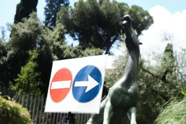 Foto Mauro Scrobogna /LaPresse 15-07-2021 Roma , Italia Cronaca RAI - sede Generale Nella foto: La sede generale Rai di Viale Mazzini con il cavallo di bronzo, opera dello scultore siciliano Francesco Messina, che dal 1966 è comunemente diventato il simbolo dell’azienda Photo Mauro Scrobogna /LaPresse July 15, 2021\\u00A0 Rome, Italy News RAI - headquarters In the photo: The Rai headquarters in Viale Mazzini with the bronze horse, the work of the Sicilian sculptor Francesco Messina, who since 1966 has commonly become the symbol of the company