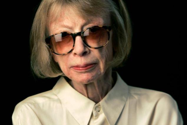 Author Joan Didion poses for a photograph in her New York apartment, Thursday, Sept. 27, 2007, before being interviewed for a short promotional film for David Halberstam's \\\"The Coldest Winter,\\\" the final book by the Pulitzer Prize-winning journalist who was killed last spring in a California car accident. (AP Photo/Kathy Willens)