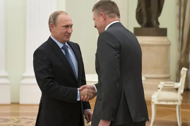 Putin e Fico insieme al Cremlino nel 2015. Foto Ansa