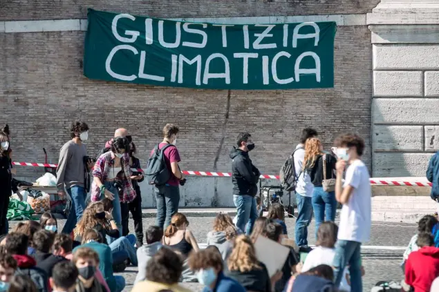 Roma, sciopero per il clima: manifestazione Fridays for Future (LaPresse)
