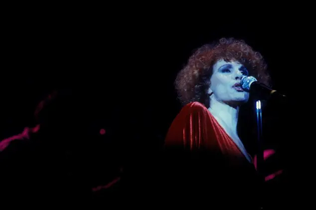 1985 Roma, teatro Sistina, Ornella Vanoni in concerto