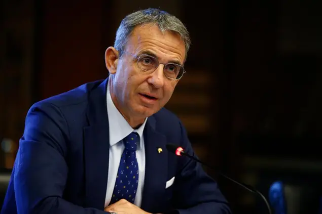 Il ministro dell'Ambiente Sergio Costa (LaPresse)