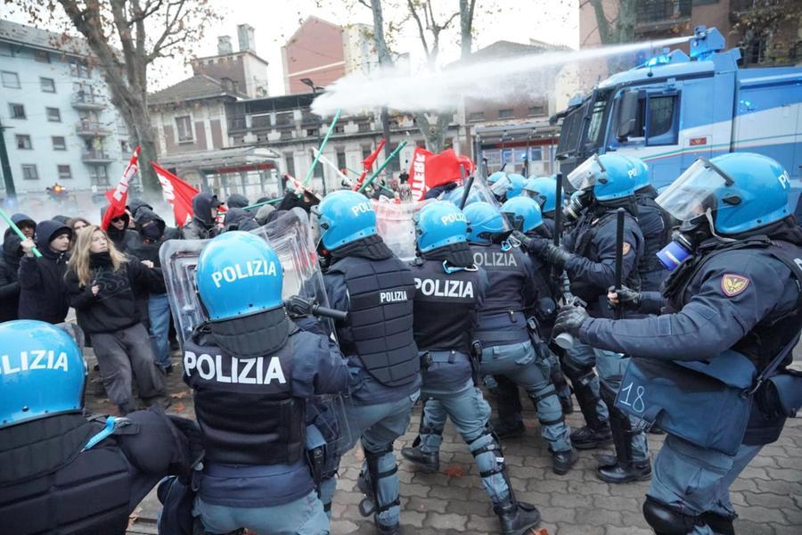 Codici e bodycam: così l’opposizione può incastrare Meloni