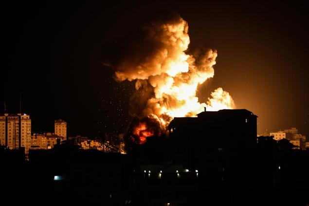 12/05/2021 Gaza City, Non si fermano gli attacchi aerei israeliani sulla Striscia di Gaza. Nella foto le esplosioni sulla citta'