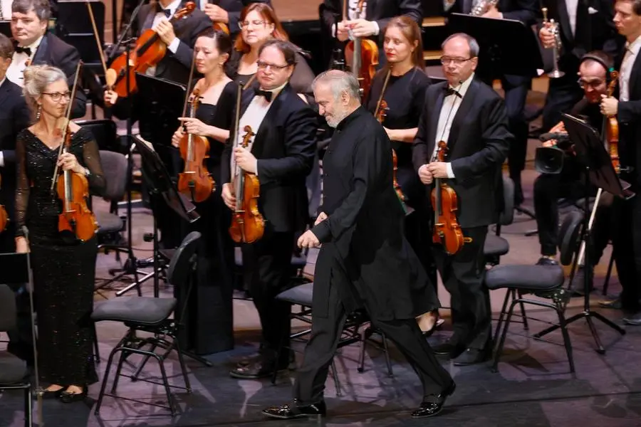Valerij Gergiev (al centro)