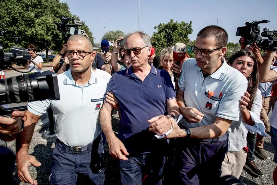 Roggero rimane in carcere. La politica lo ha già scordato