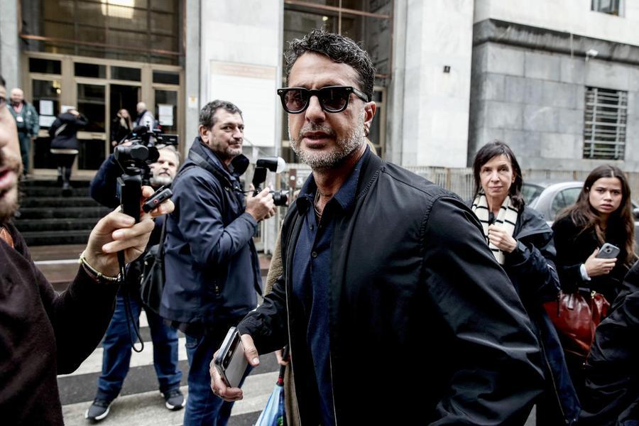 Mediaset denuncia Fabrizio Corona e chiede di vietargli l’uso dei social