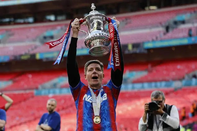 Sulla panchina del Crystal Palace Glasner ha vinto FA Cup e Community Shield (in foto): nei precedenti 120 anni di storia del club sono arrivati solo tre trofei (foto Ansa/EPA)