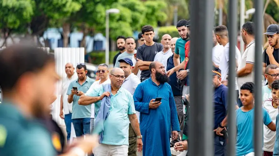 Migranti tornano in Marocco dopo la crisi a Ceuta, con tracce di scontri e tensioni politiche tra Spagna e Italia