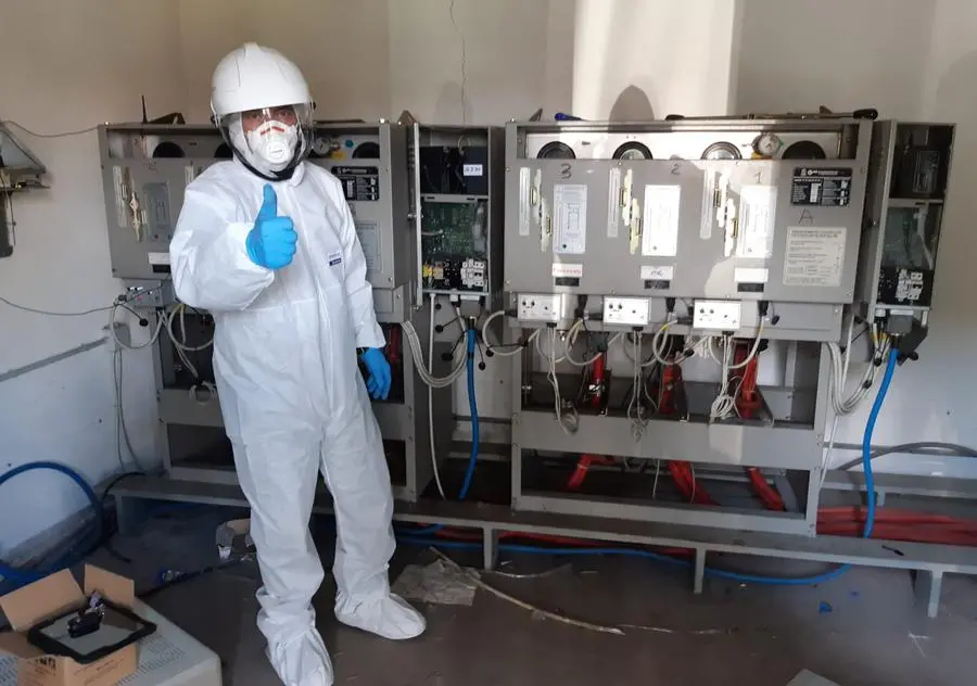 Luciano Pontieri alla centralina elettrica dell'ospedale San Camillo di Roma