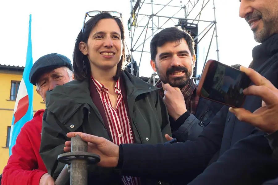 Foto Adriano Conte/LaPresse 04-03-2023 Firenze, Italia - politica - Elly Schlein alla manifestazione a Firenze indetta dai sindacati in difesa della scuola e della Costituzione dopo le violenze al Liceo classico Michelangiolo.Nella foto: Elly Schlein04-03-2023 Florence, Italy - politics - Elly Schlein at the demonstration in defense of the school and the Constitution in Florence. In the pic: Elly Schlein