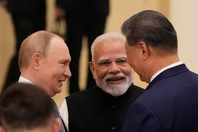 Il primo ministro indiano Narendra Modi in un incontro con Putin e Xi