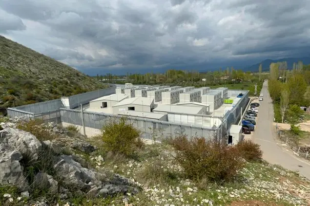 Il centro di Gjader costruito dall'Italia in Albania