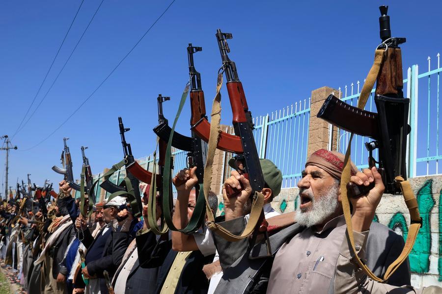 Attacchi Houthi, Teheran vuole mediare. Riad: «Energia, forniture globali a rischio»