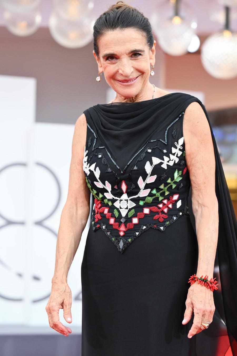 Incendio al Sannazaro, Lina Sastri: «Va difesa l’unicità del teatro»