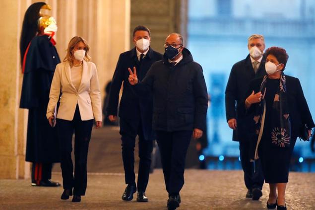 La delegazione di Italia viva al Quirinale (AP Photo/Alessandra Tarantino)