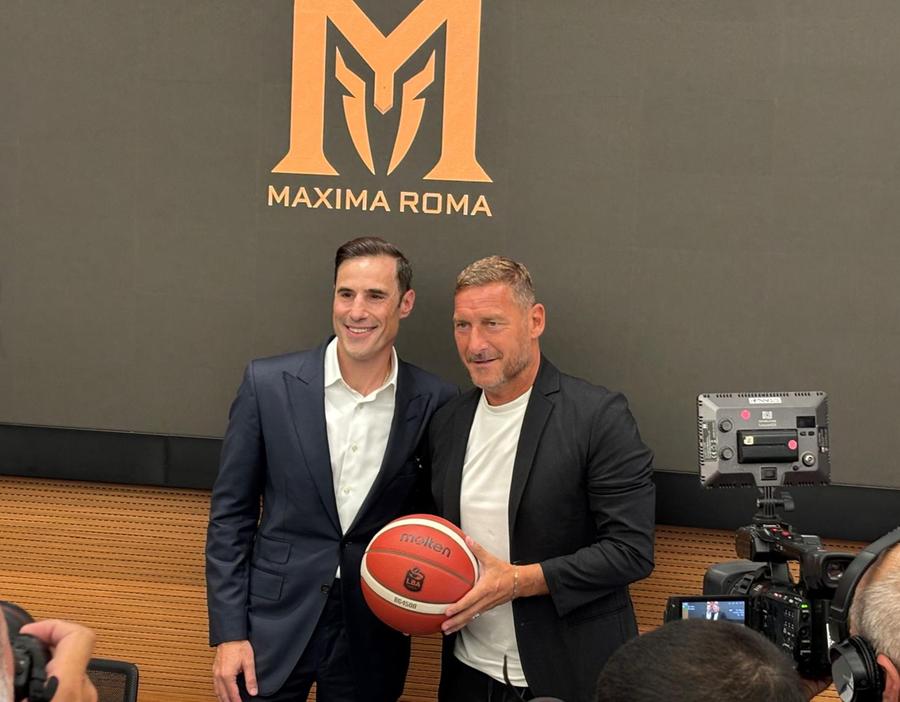 Francesco Totti presenta la Maxima Roma, progetto di basket per la città