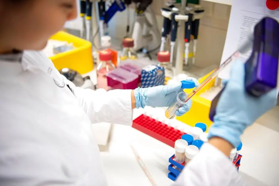04 February 2019, Baden-Wuerttemberg, Heidelberg: A woman pipetting in a lab. Photo by: Sebastian Gollnow/picture-alliance/dpa/AP Images