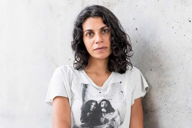 Zasha Colah, curatrice della 13esima Biennale di Berlino (foto di Moritz Haase)