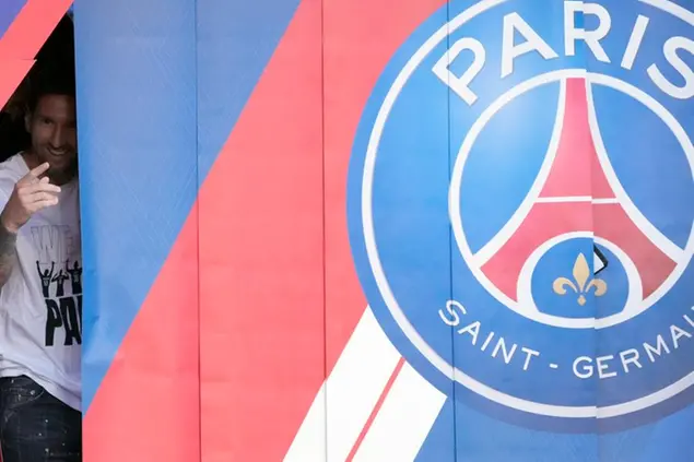 PSG's Lionel Messi smiles during players presentation before the French League One soccer match between Paris Saint Germain and Strasbourg, at the Parc des Princes stadium in Paris, Saturday, Aug. 14, 2021. (AP Photo/Francois Mori)