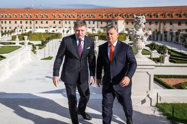 (Il premier ungherese e Robert Fico insieme nel castello di Bratislava a ottobre 2017)